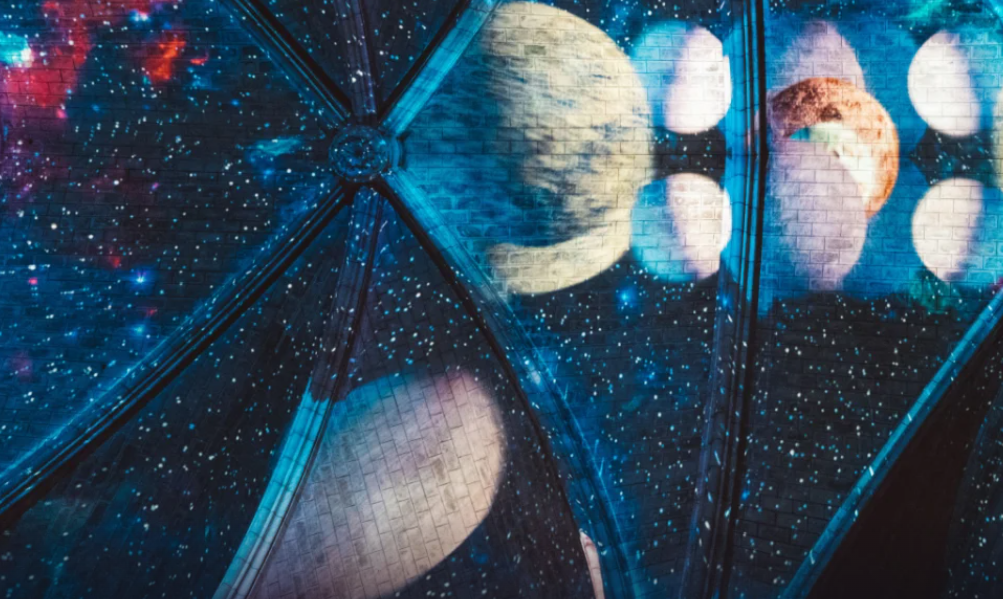 Genesis, eine immersive Lichtshow in Neu-Ulm ab 31.10. bis 16.12.25